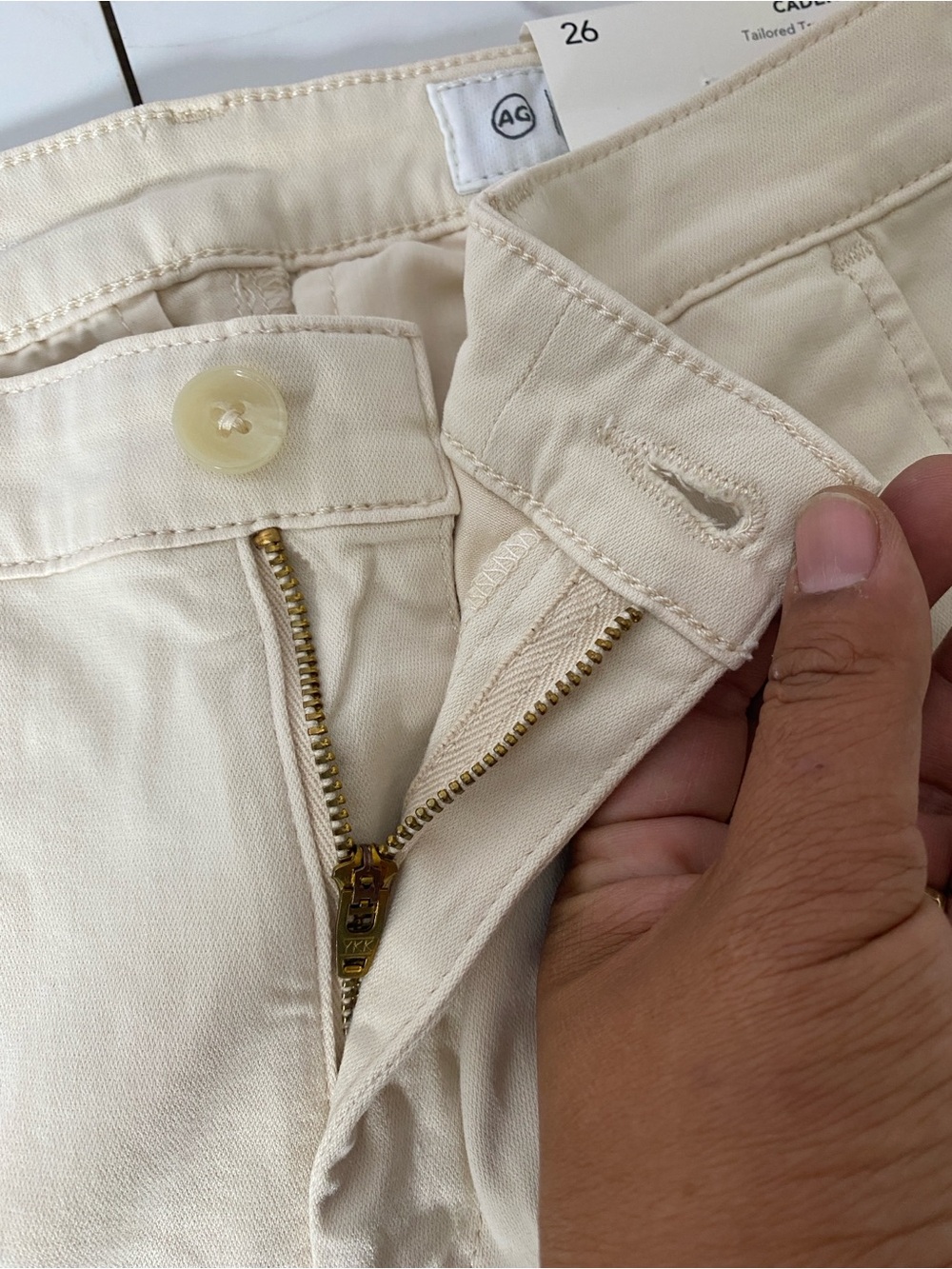 AG Caden Tailored Trouser Size 26 in White Cream Relaxed Fit Cropped Ankle NWT - Picture 6 of 12